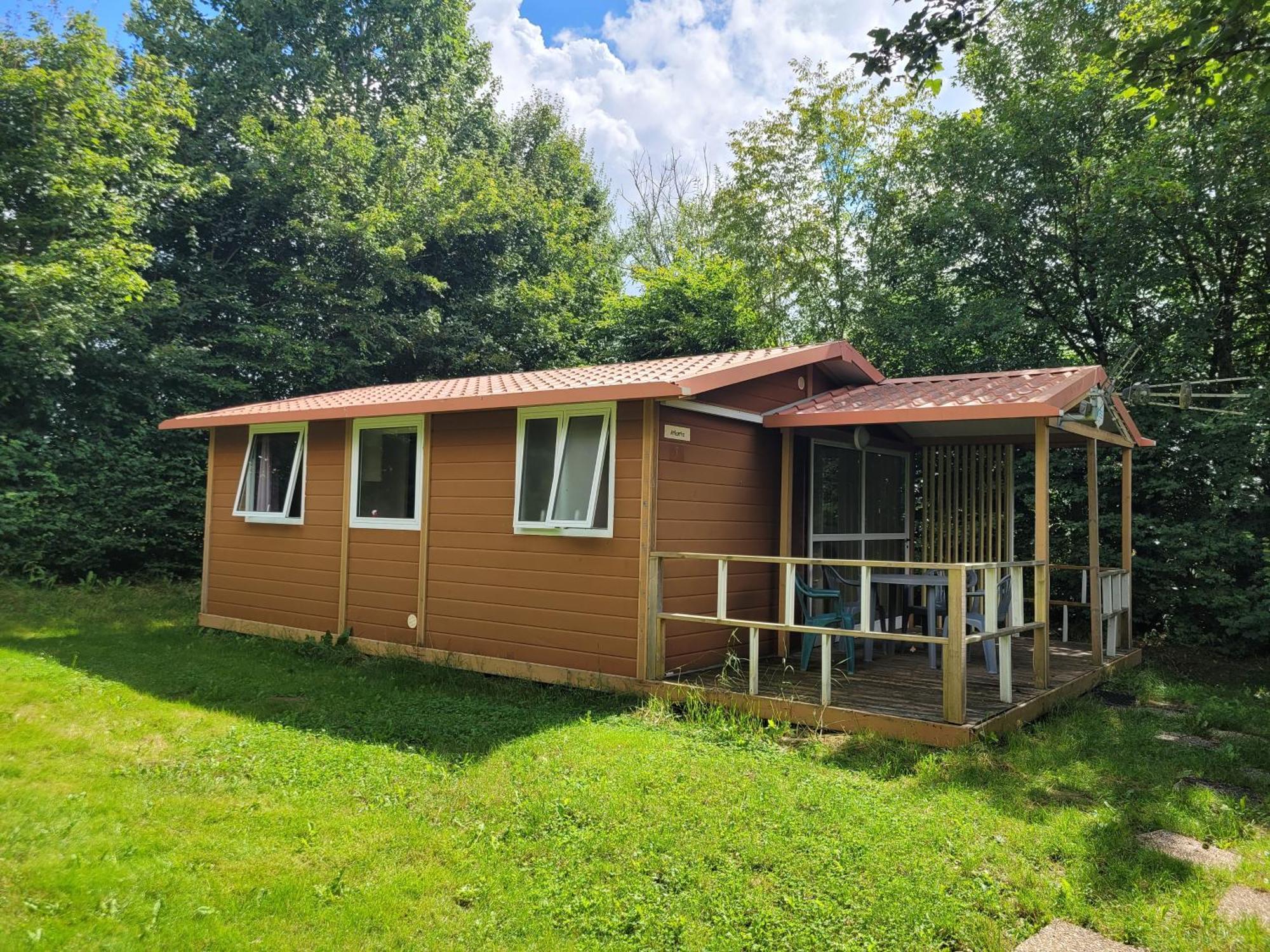 Camping Les Hirondelles Bourg-Sainte-Marie Exterior photo